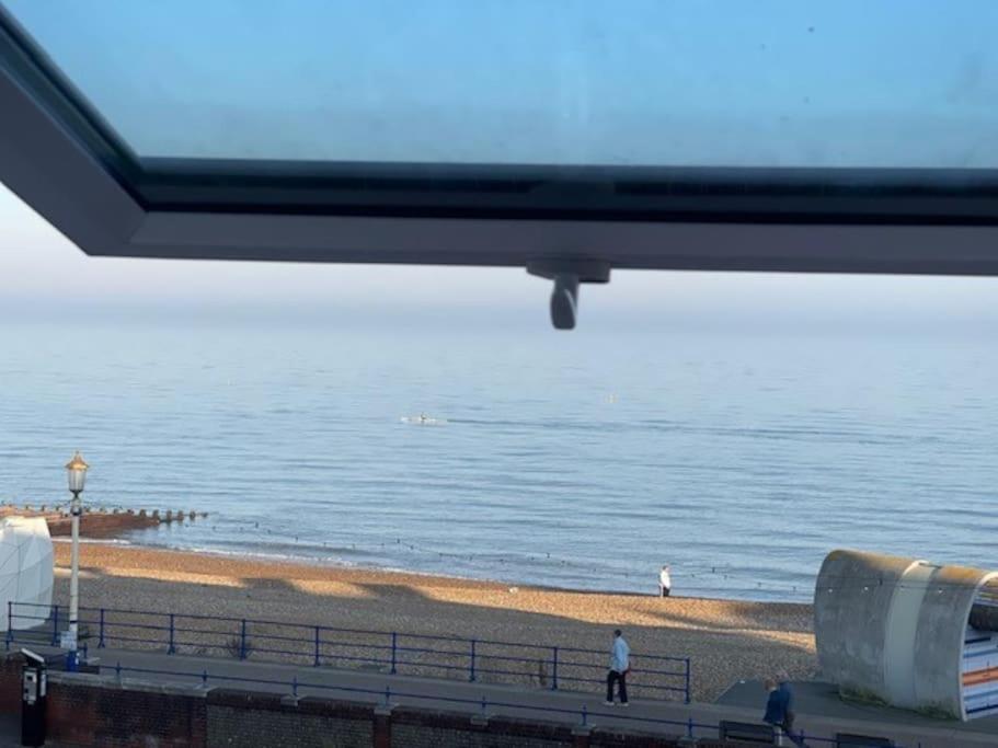 "The Quirky" Seafront Apartment Eastbourne Eksteriør billede