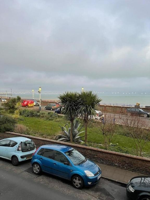 "The Quirky" Seafront Apartment Eastbourne Eksteriør billede